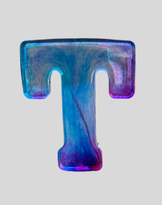 Lettre décorative “T” en résine – Pièce unique