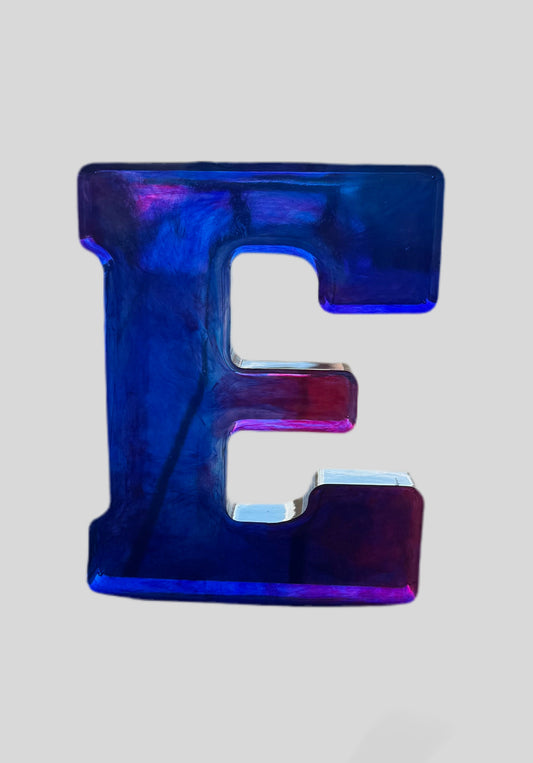 Lettre décorative “E” – Pièce unique